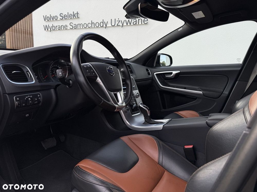 Volvo V60 Cross Country - 10