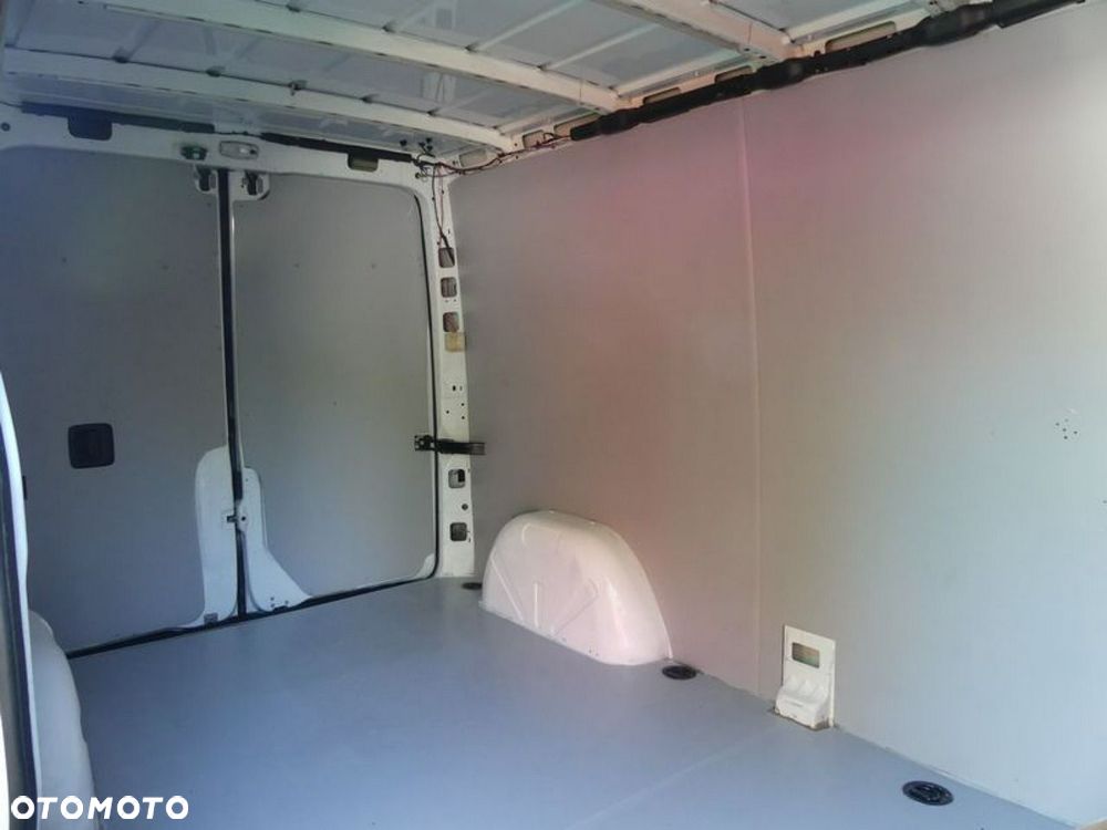 Mercedes-Benz Sprinter - 14