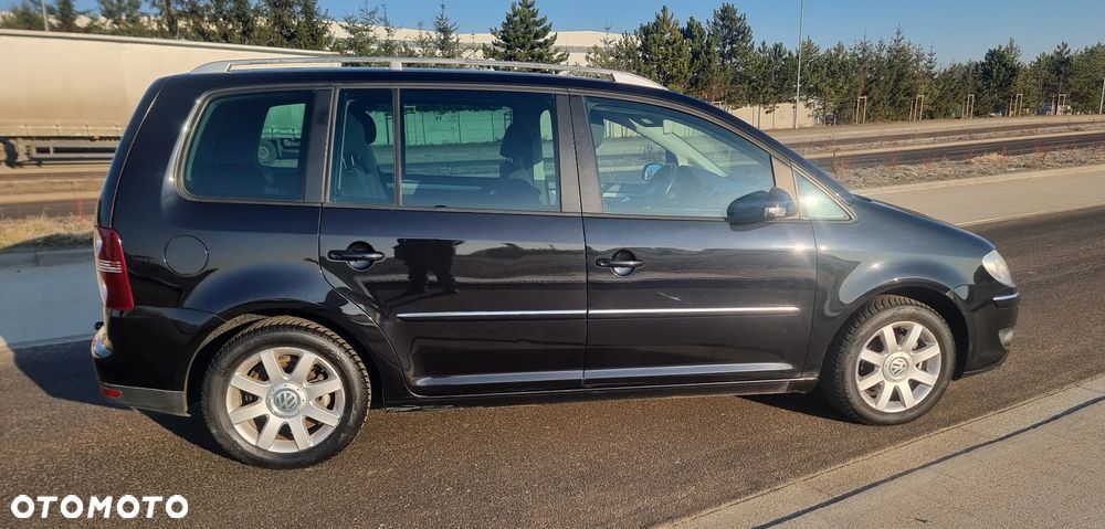 Volkswagen Touran - 11