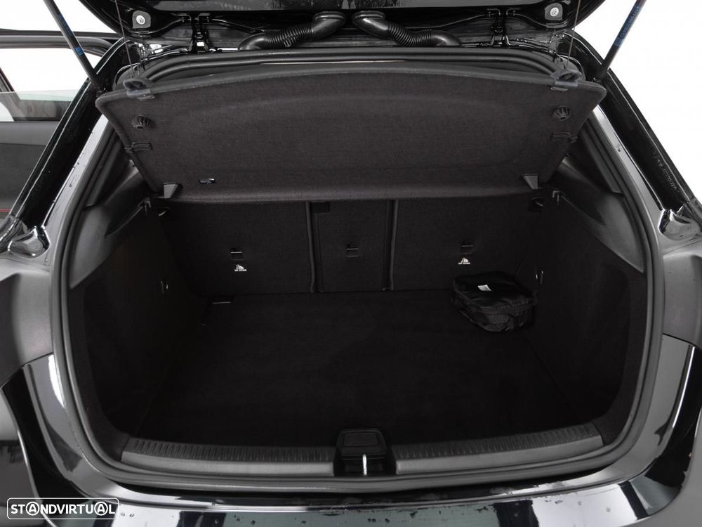 Mercedes-Benz A 250 7G-DCT AMG Line - 13