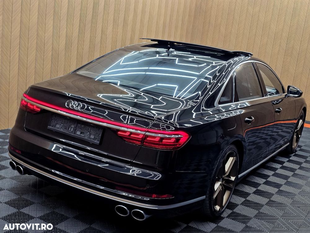 Audi S8 - 8