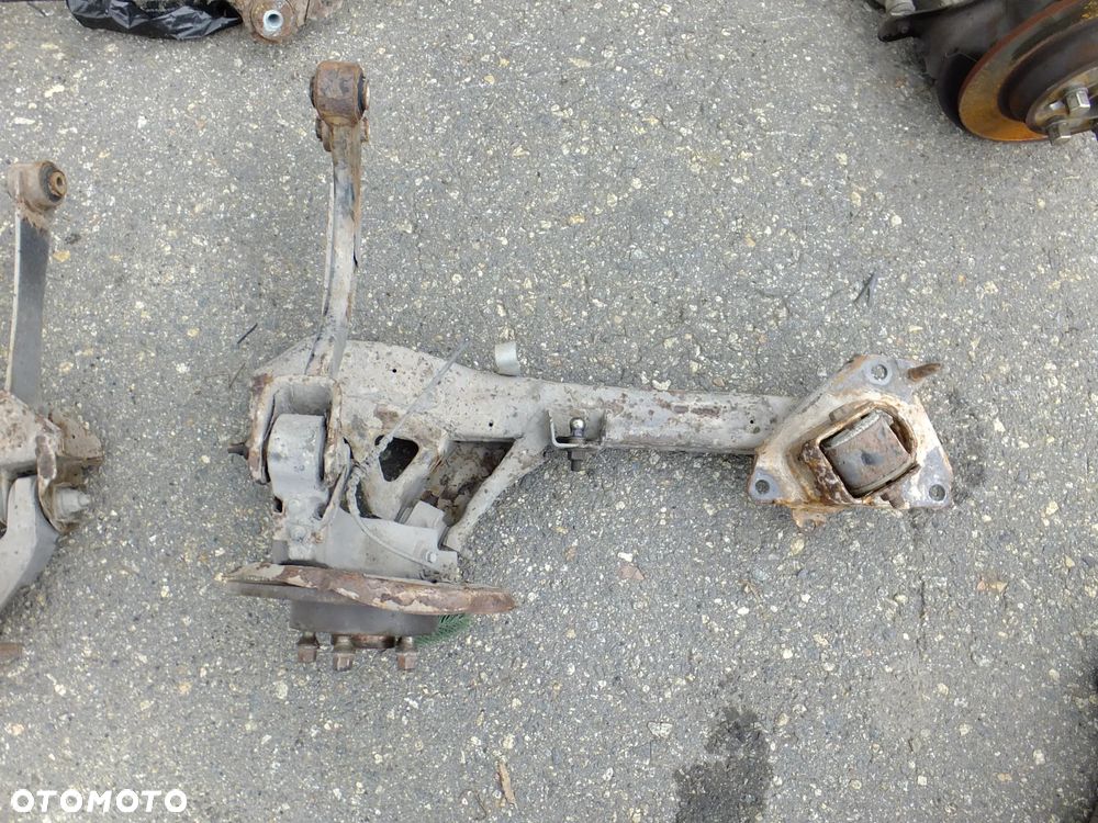 zwrotnica wahacz prawy tył alfa romeo 159 kombi 2007r - 1