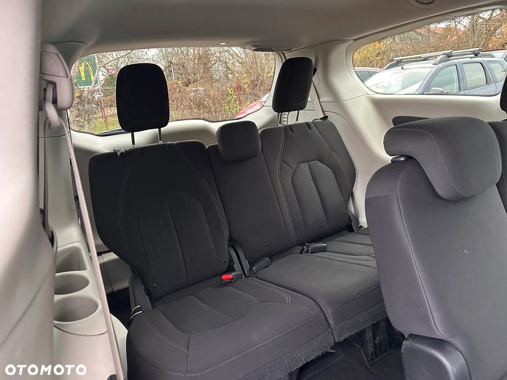 Chrysler Pacifica - 22