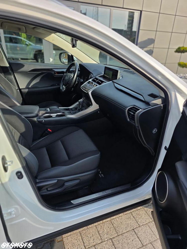 Lexus NX 300h Elegance AWD - 31