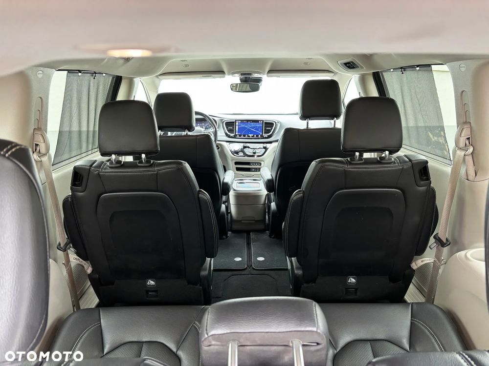 Chrysler Pacifica - 16