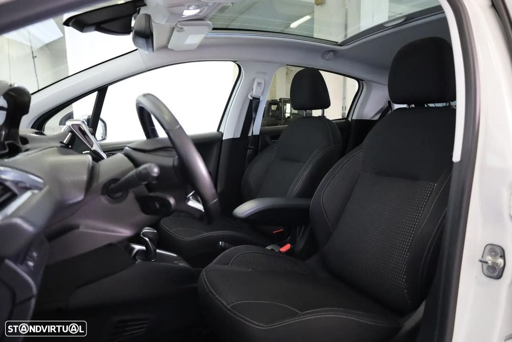 Peugeot 208 1.2 PureTech Allure EAT6 - 23