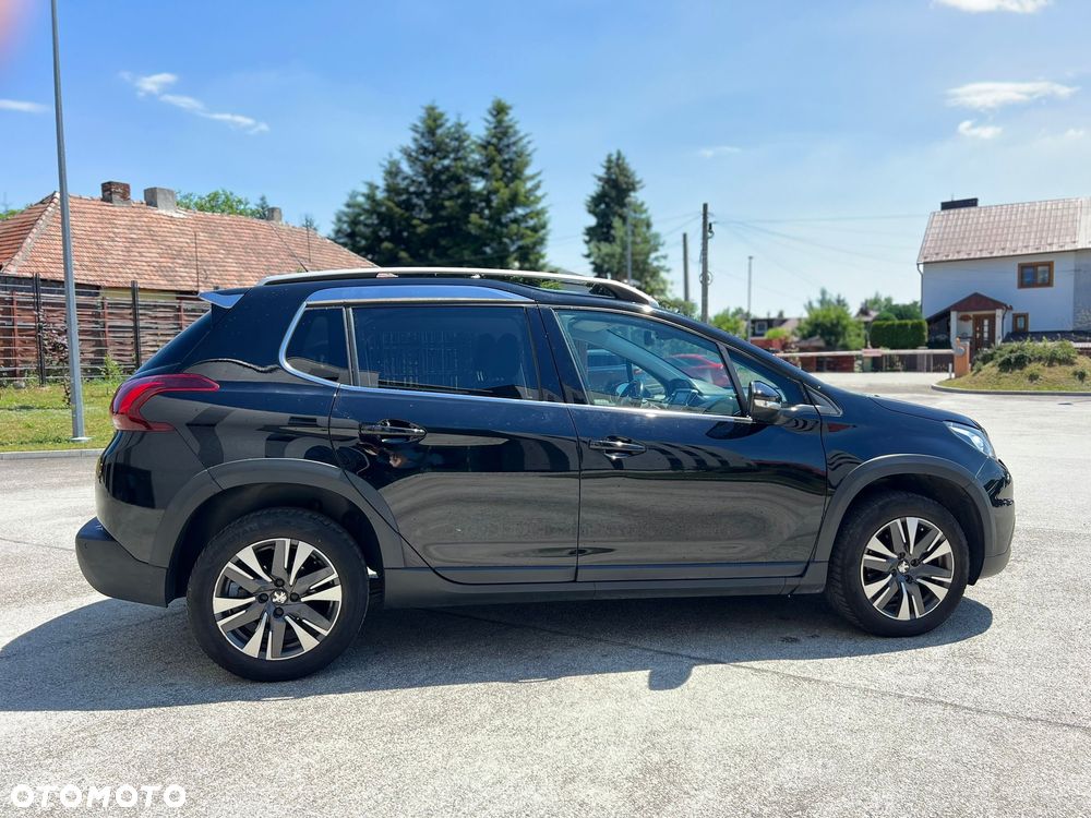 Peugeot 2008 1.2 Pure Tech GPF Signature S&S EAT6 - 10