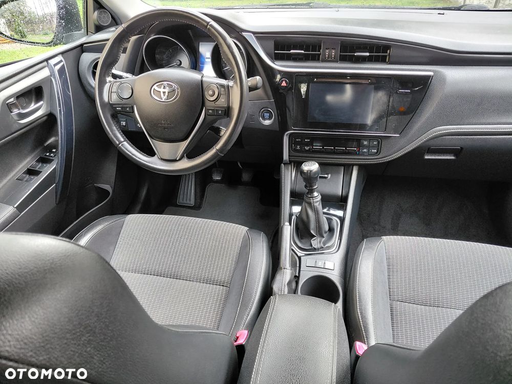 Toyota Auris 1.6 D-4D Executive - 14