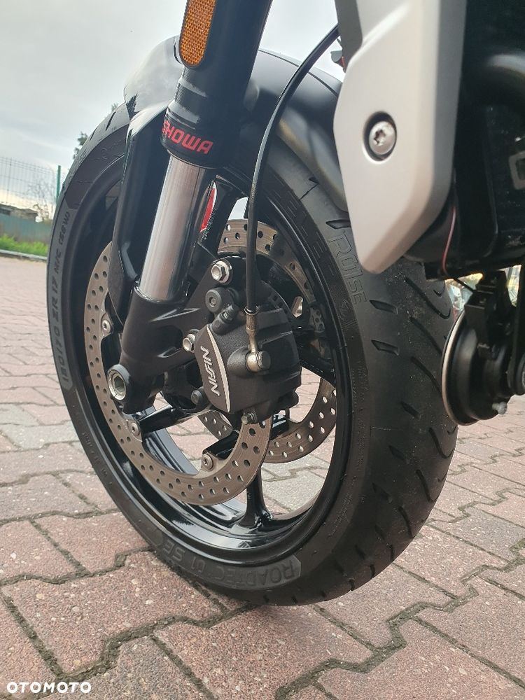 Triumph Trident - 18