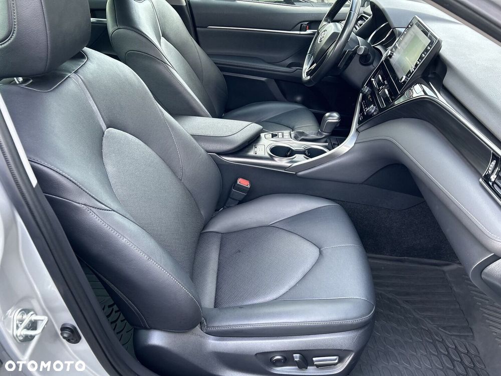 Toyota Camry 2.5 Hybrid Executive CVT - 17