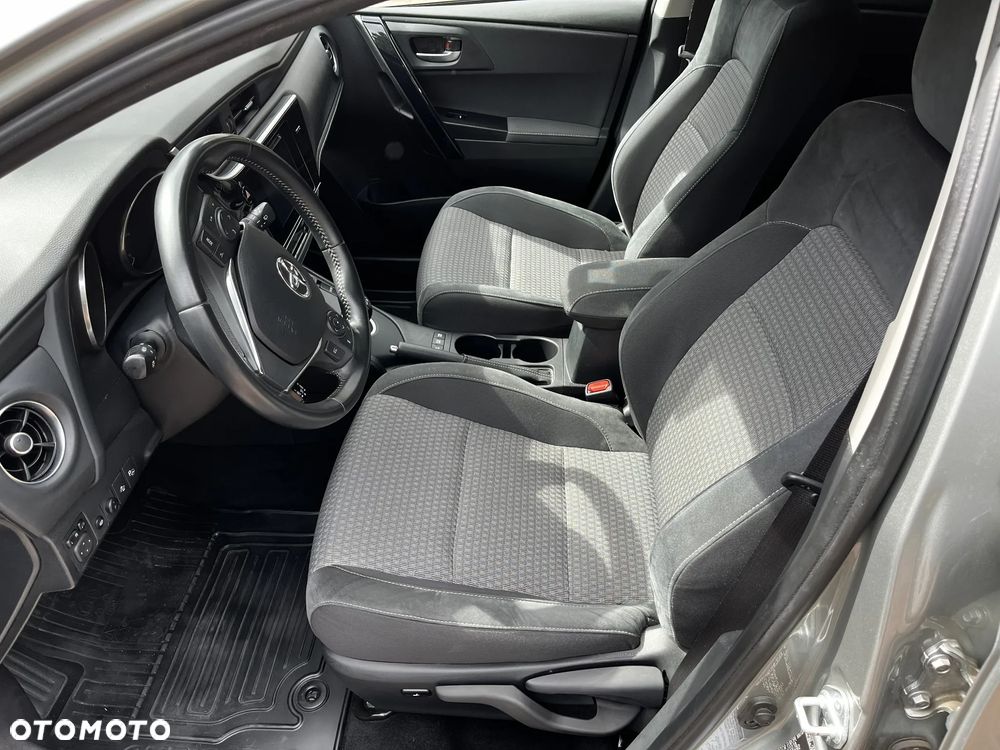 Toyota Auris Hybrid 135 Selection - 21