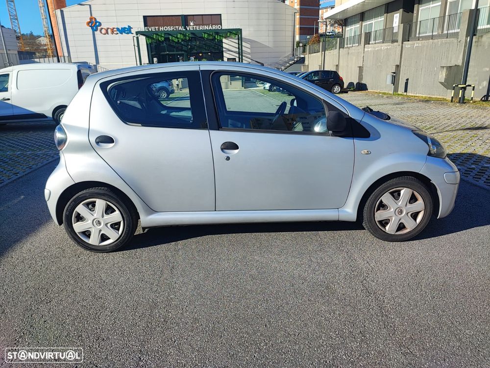 Toyota Aygo 1.0 Plus - 9
