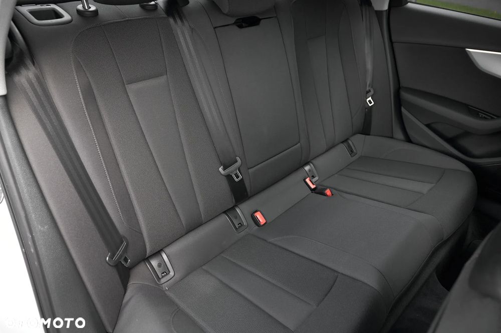 Audi A4 ver-2-0-tfsi-ultra-s-tronic-sport - 31