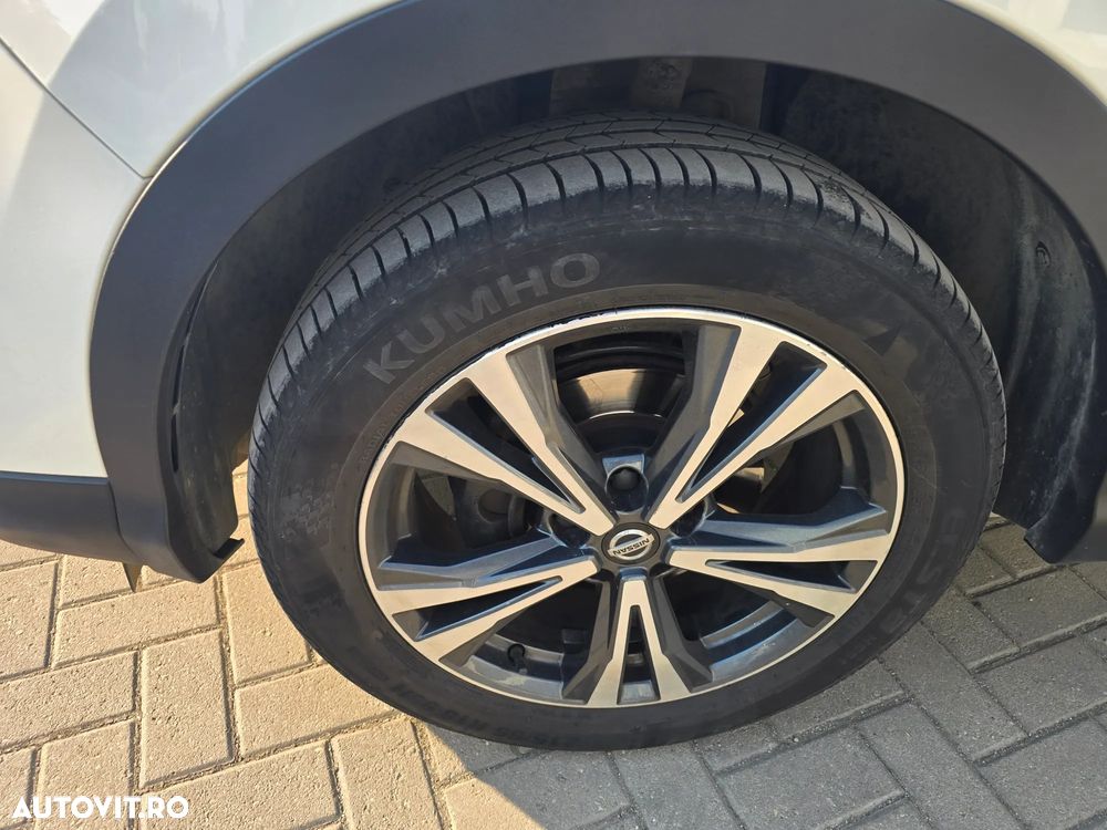 Nissan Qashqai 1.7 dCi Xtronic ALL-MODE 4x4i TEKNA+ - 3