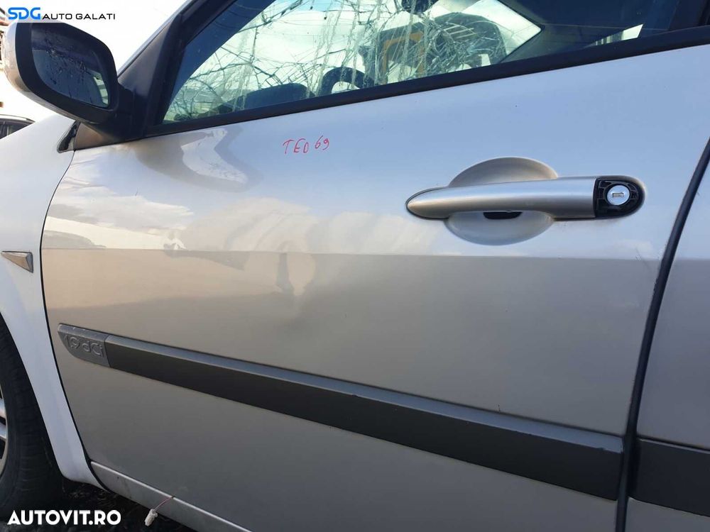 Bandou Ornament Plastic de pe Usa Portiera Stanga Fata Renault Megane 2 2002 - 2008 - 4