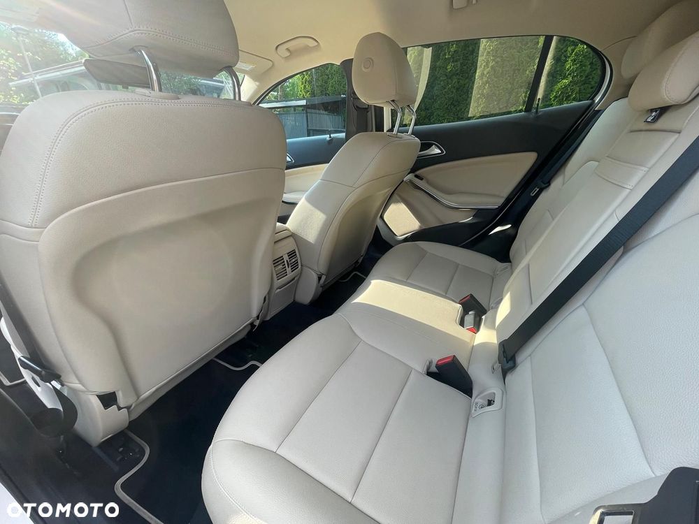 Mercedes-Benz GLA 250 7G-DCT - 15