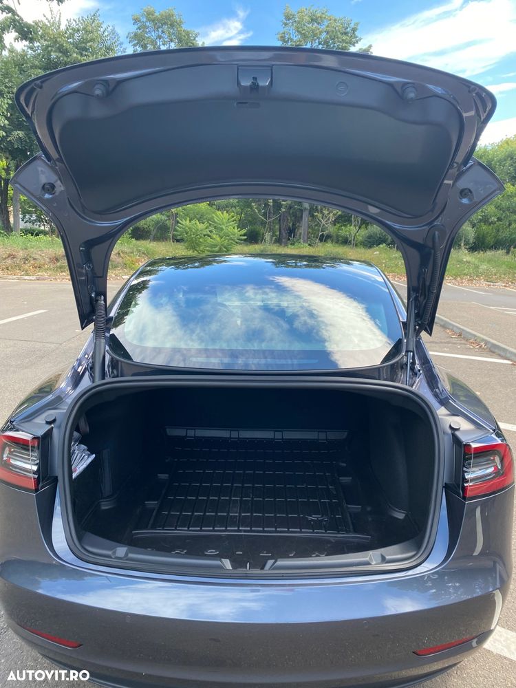 Tesla Model 3 - 8
