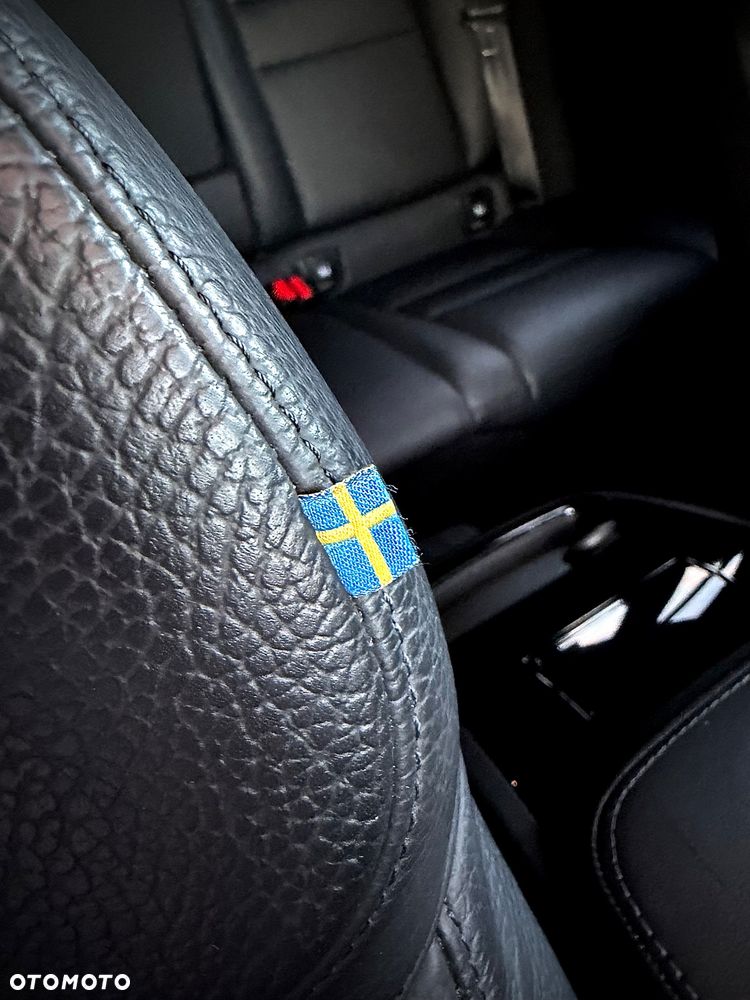 Volvo V60 T6 AWD Plug-In Hybrid Plus Dark - 31