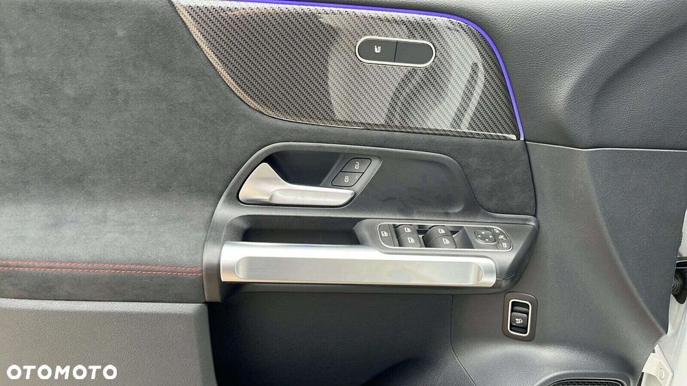 Mercedes-Benz GLB - 14