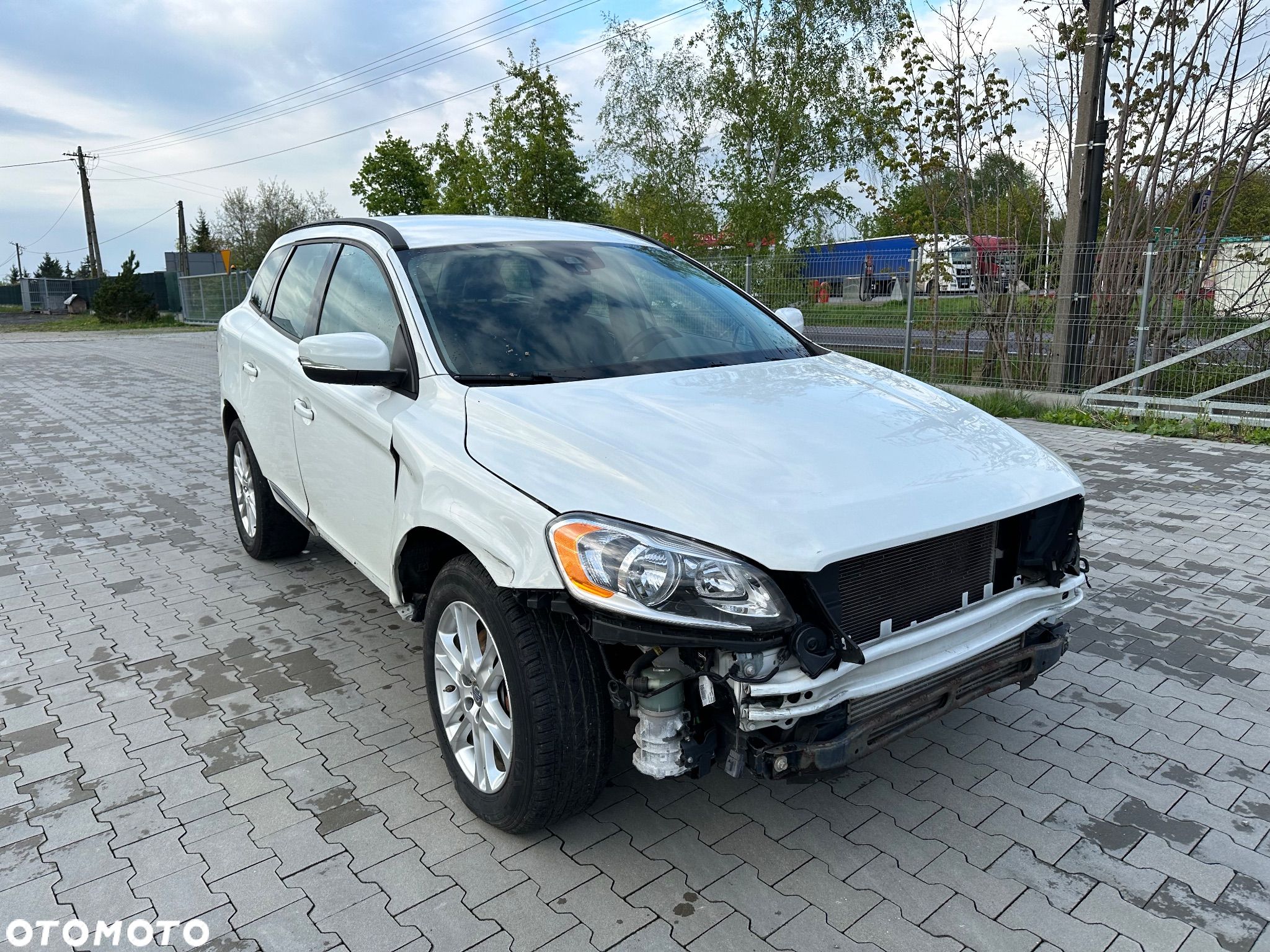 Volvo XC 60 T5 Drive-E Momentum - 1