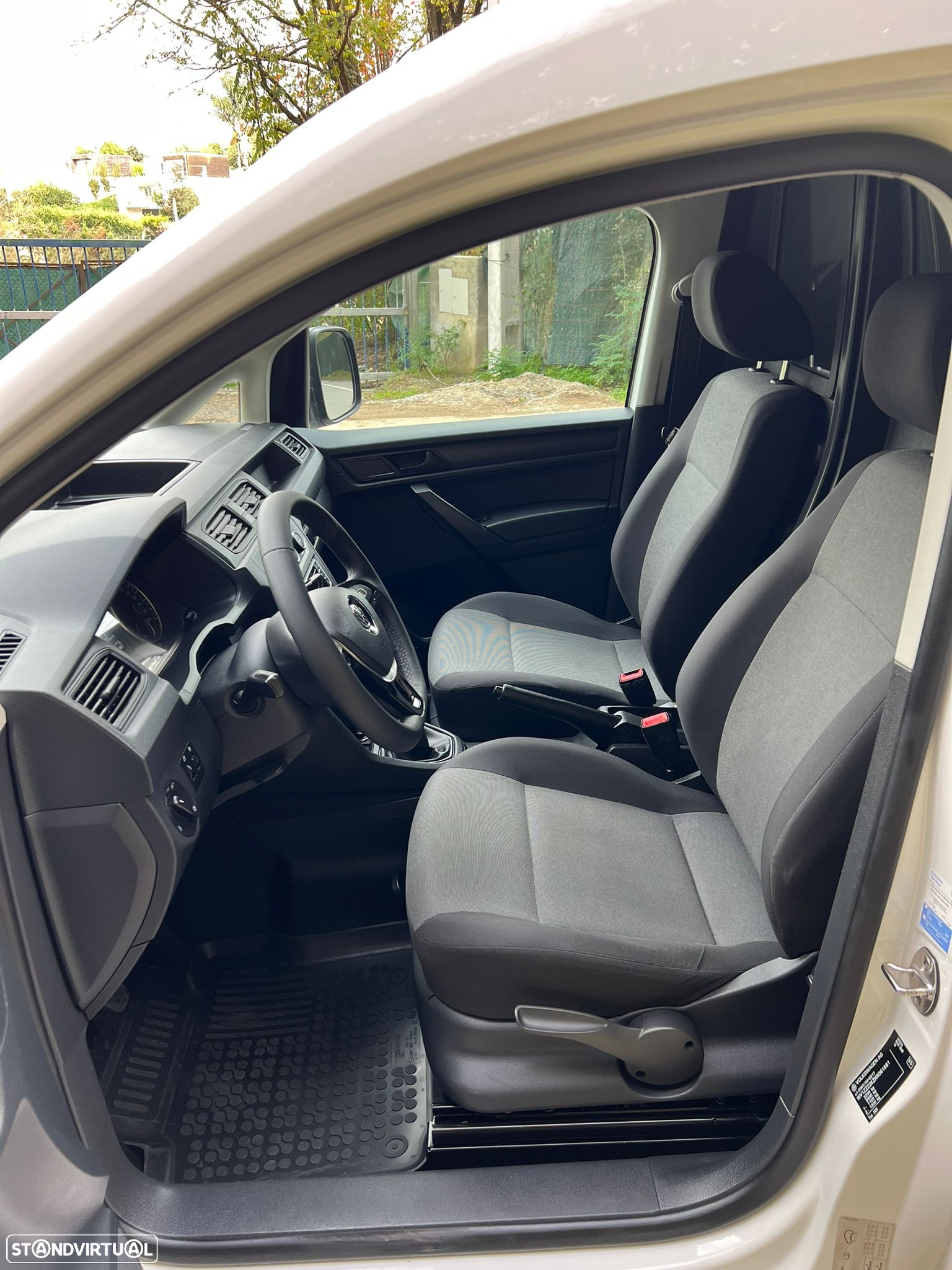 VW Caddy max - 23