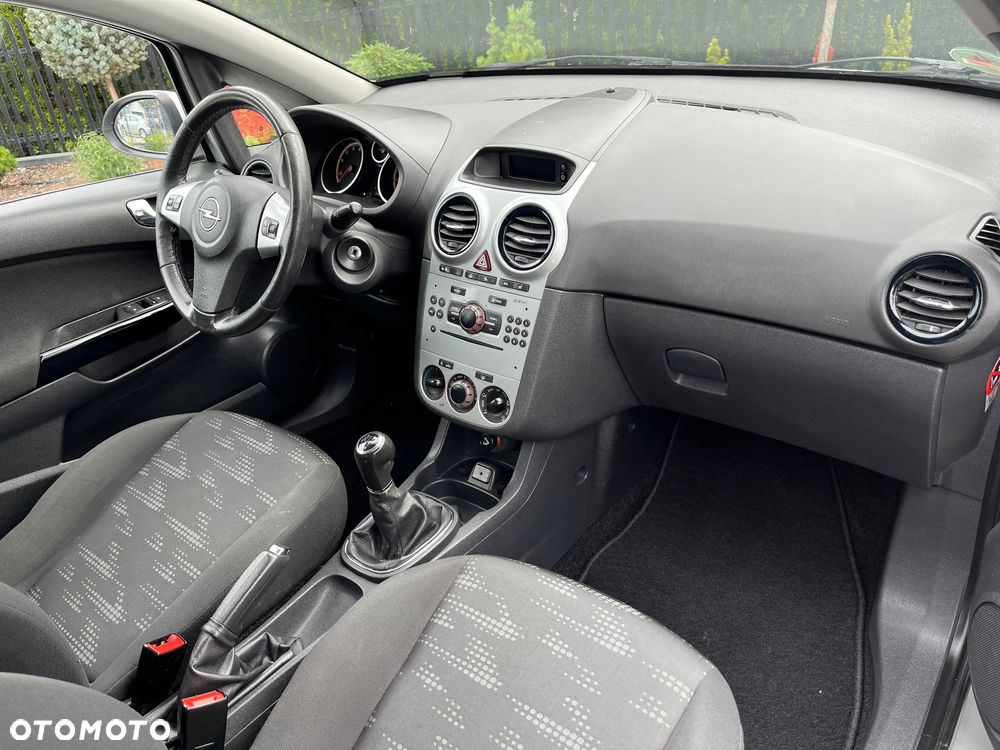 Opel Corsa 1.4 16V Cosmo - 12