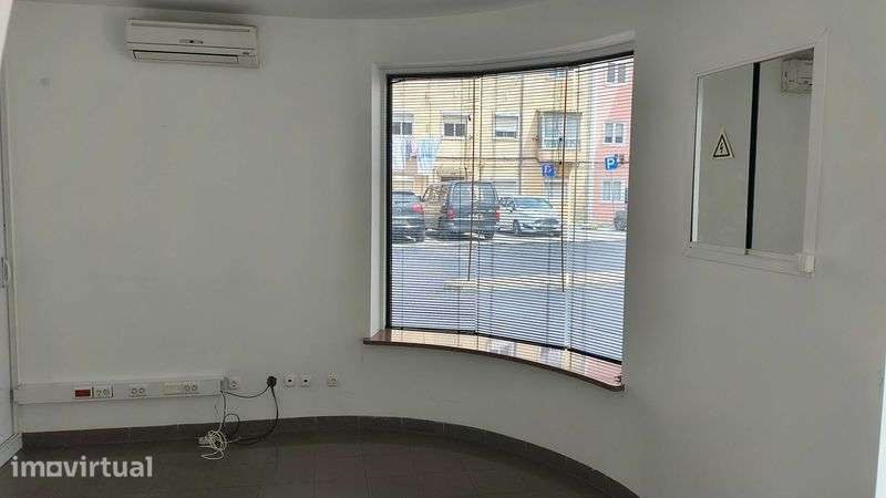 Loja na Pontinha - Grande imagem: 2/10