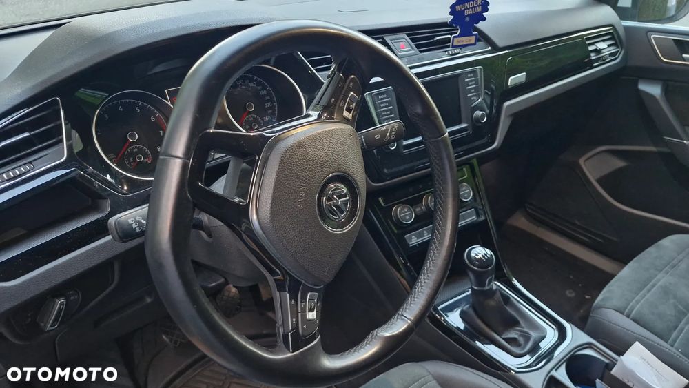 Volkswagen Touran - 13