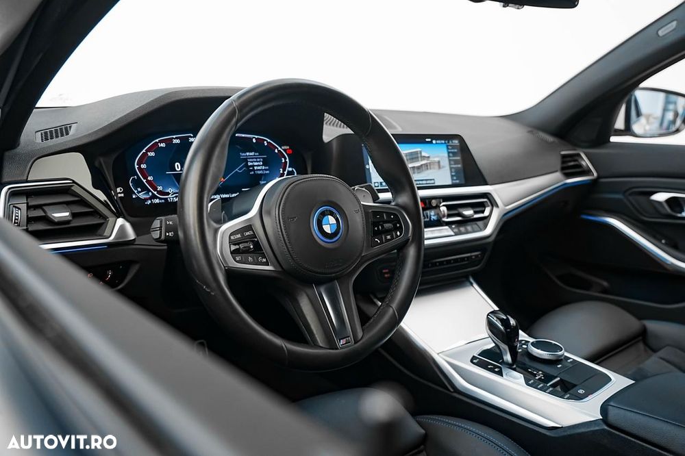 BMW Seria 3 330e Aut. M Sport - 12