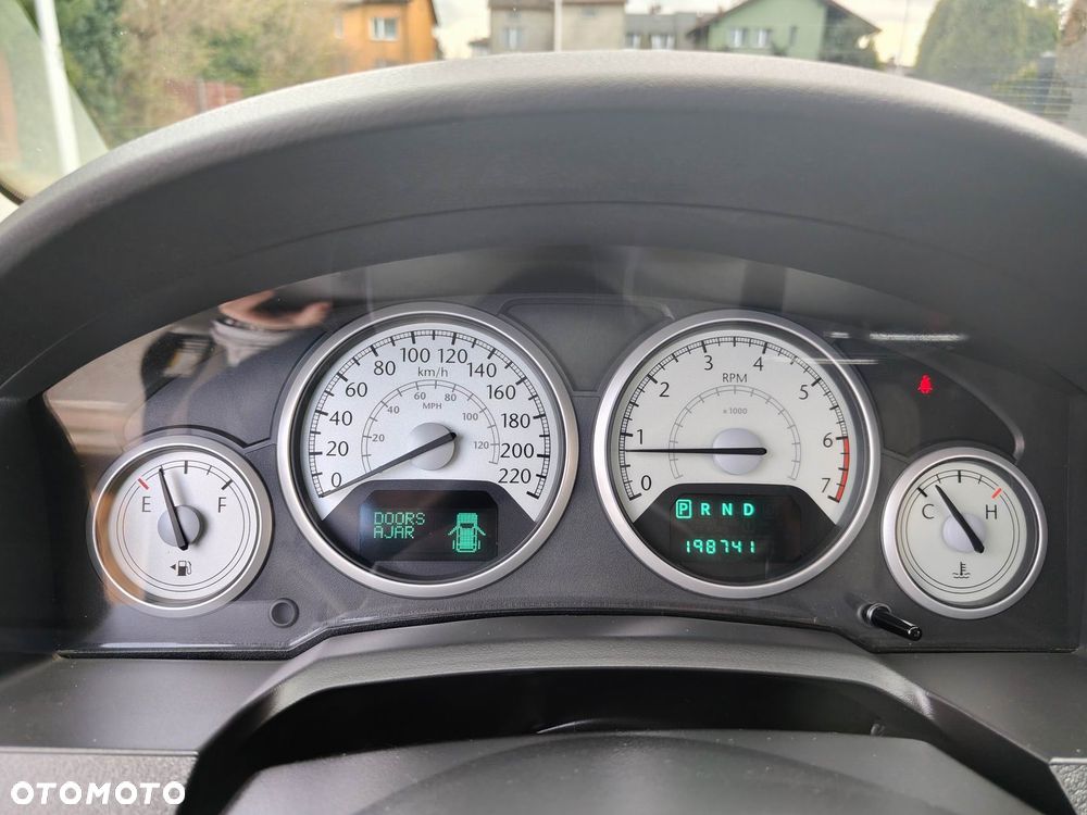 Chrysler Grand Voyager - 27