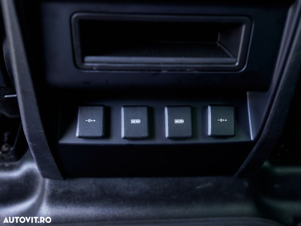 LAND ROVER Defender 2020 — imagine 72