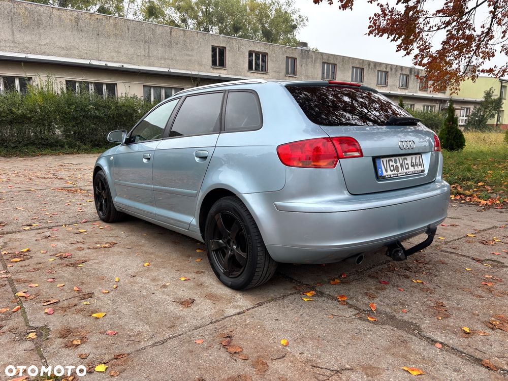Audi A3 Sportback 1.6 FSI Attraction - 5