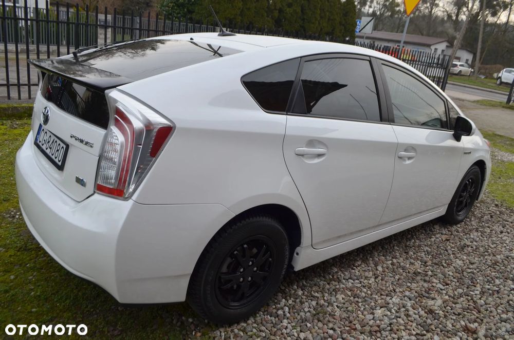 Toyota Prius (Hybrid) - 5