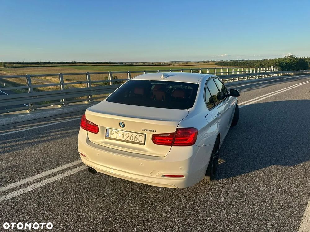 BMW Seria 3 328i Sport Line - 6
