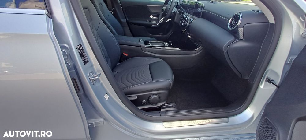 Mercedes-Benz A 180 7G-DCT Special Edition - 14
