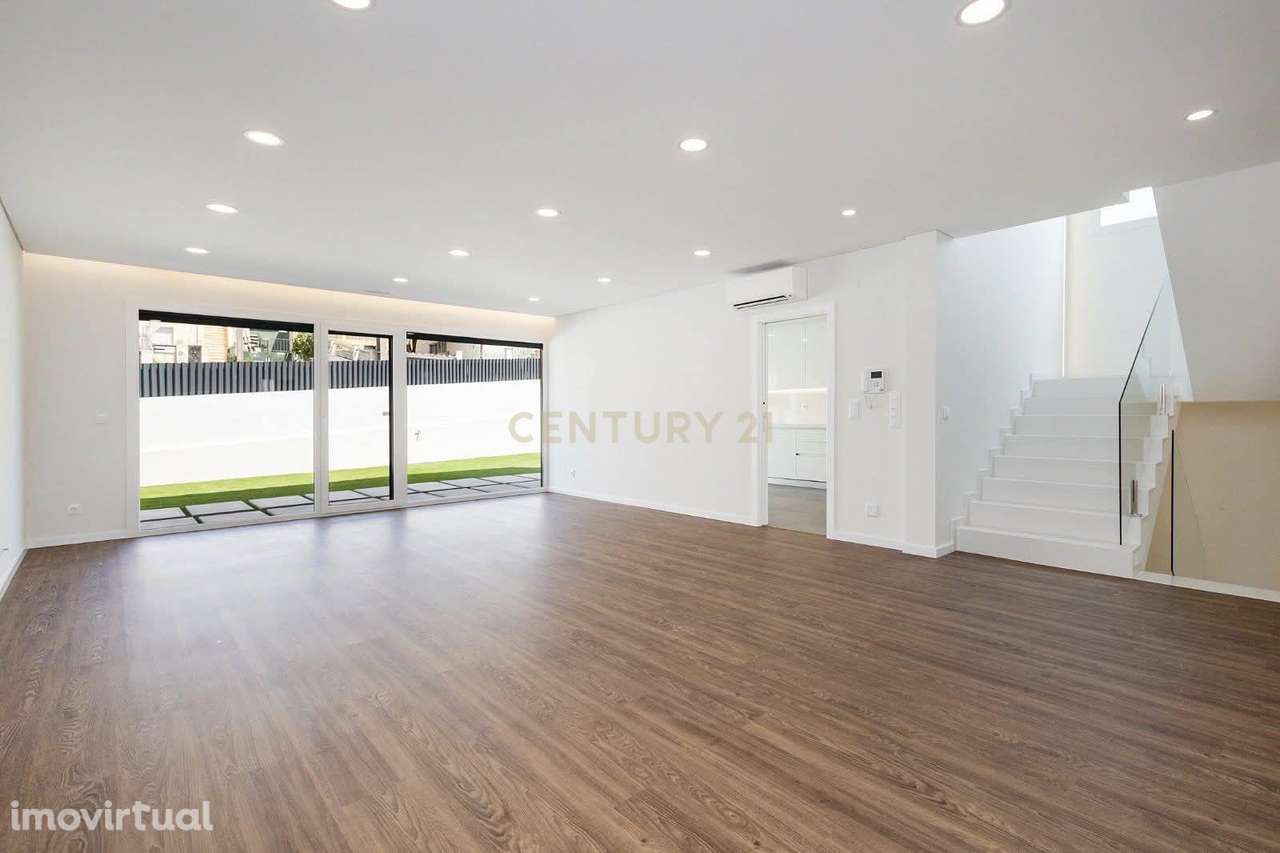 Fantástica  Moradia T5 Nova – Bairro do Trigache, Famões - Grande imagem: 3/19