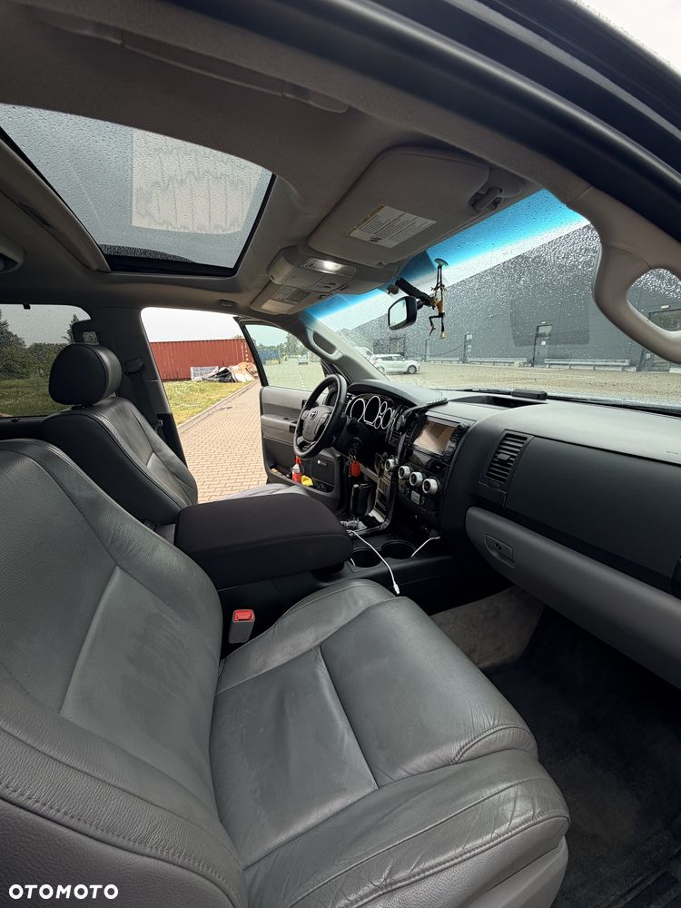 Toyota Sequoia - 11