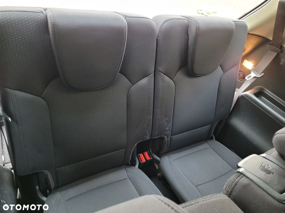 Kia Carens 1.7 CRDi M 7os - 12