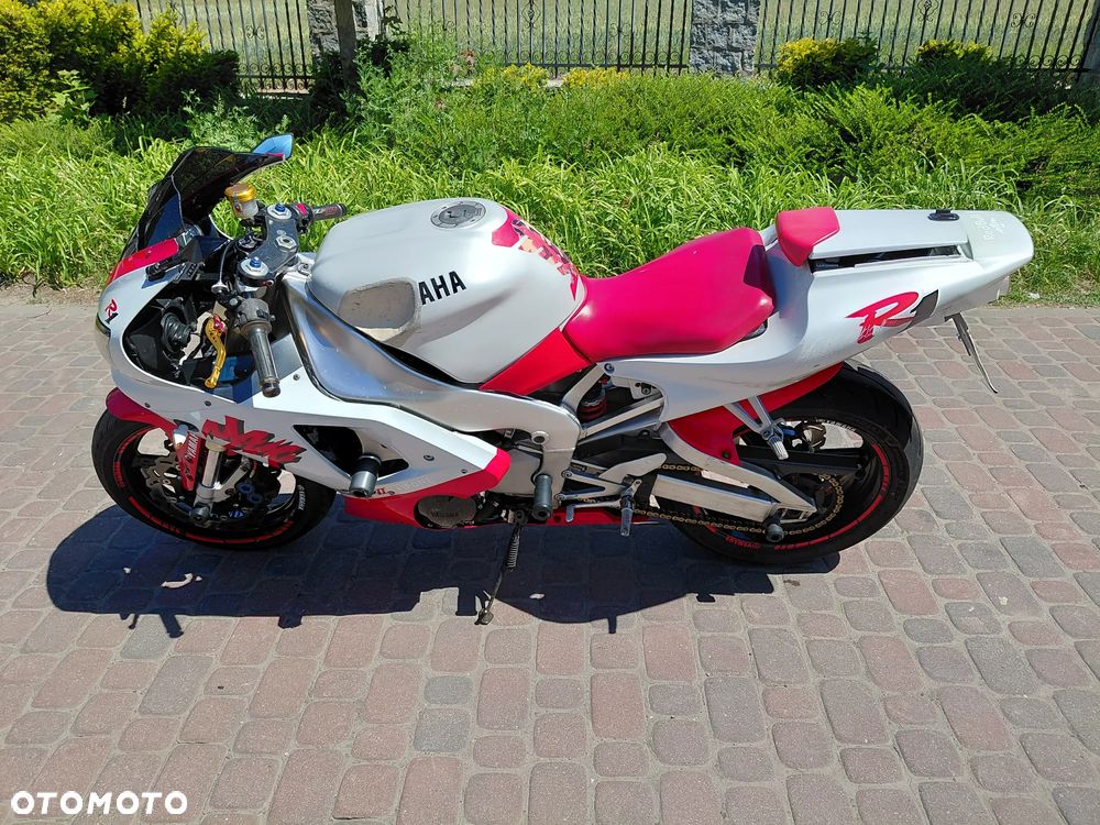 Yamaha R1 - 2