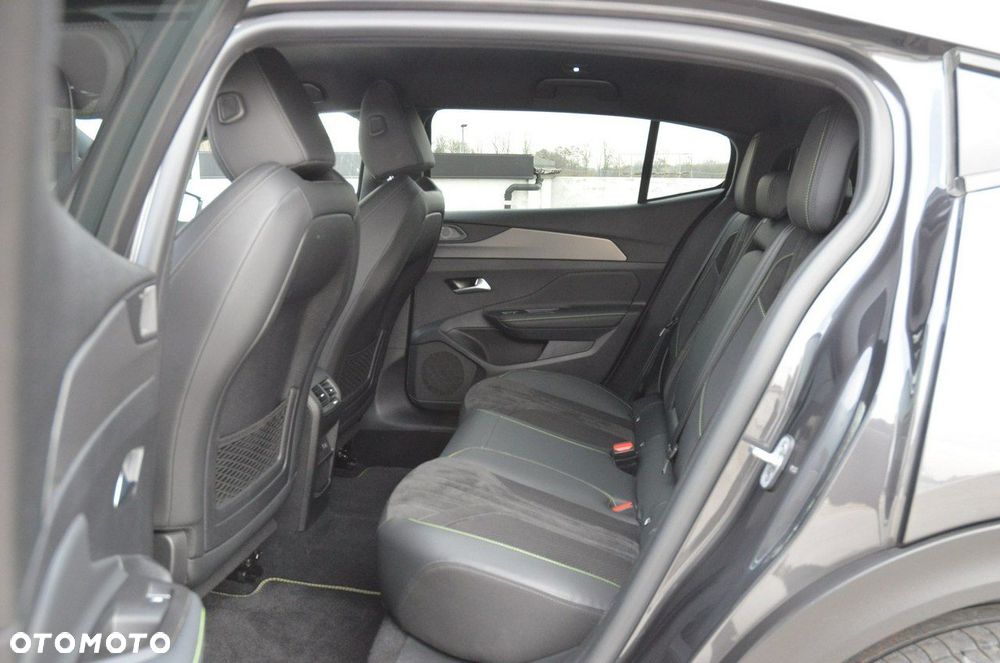 Peugeot 408 1.6 Plug-In Hybrid 225 GT EAT8 - 40