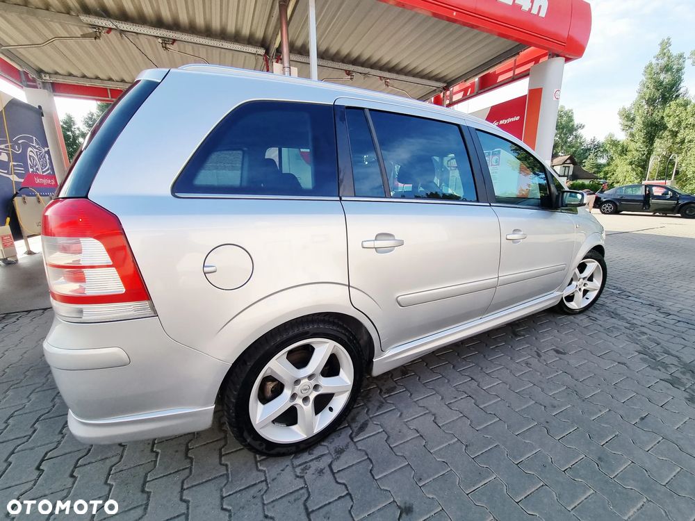 Opel Zafira 1.8 Cosmo - 32