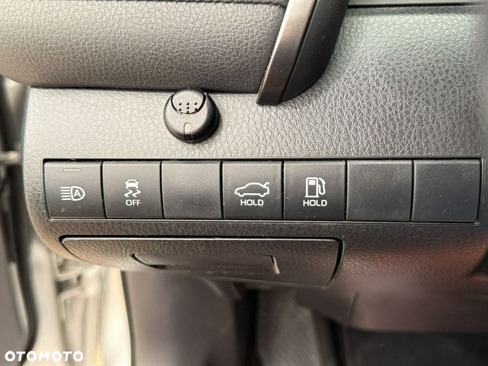 Toyota Camry - 27