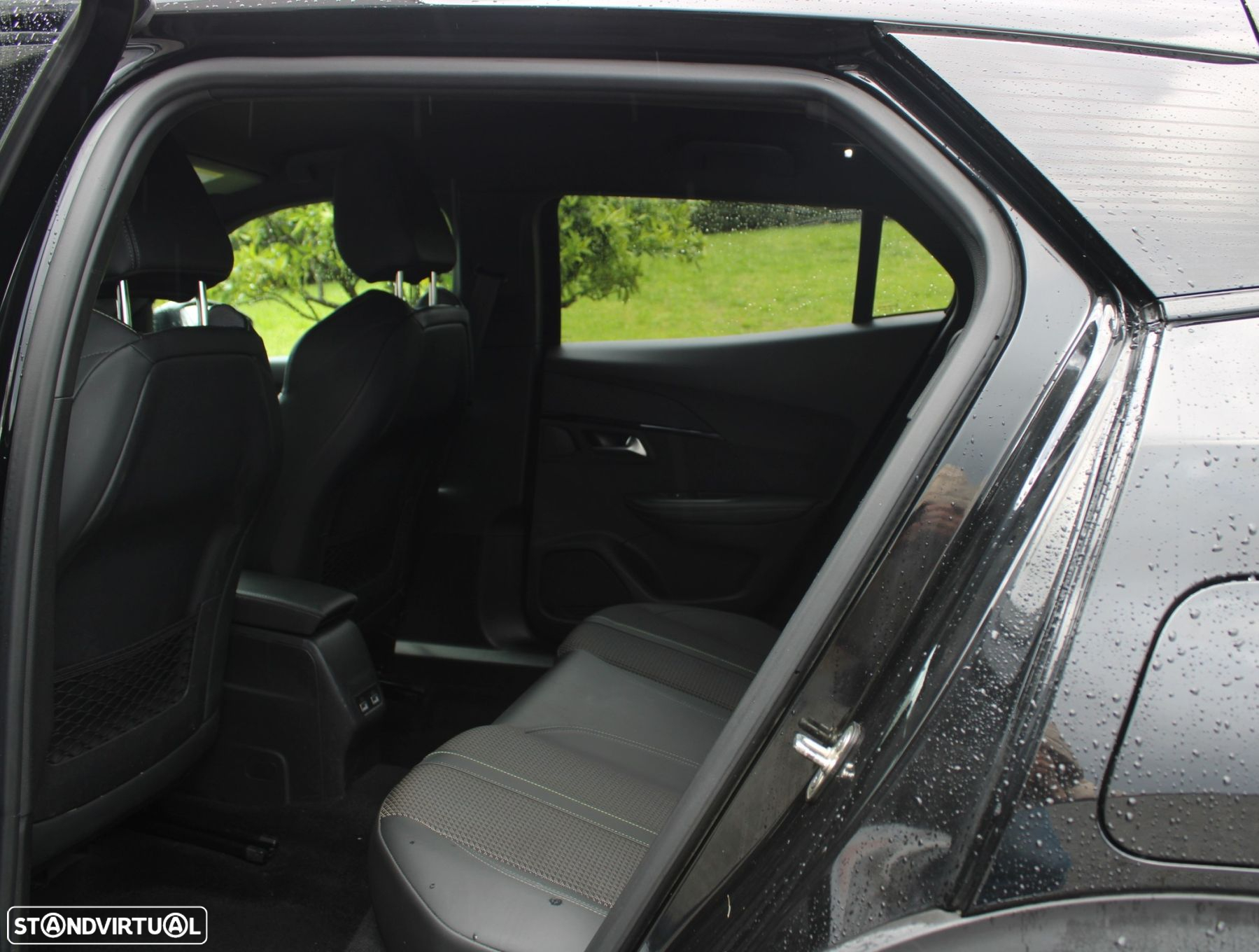 Peugeot 2008 PureTech 130 GT - 12
