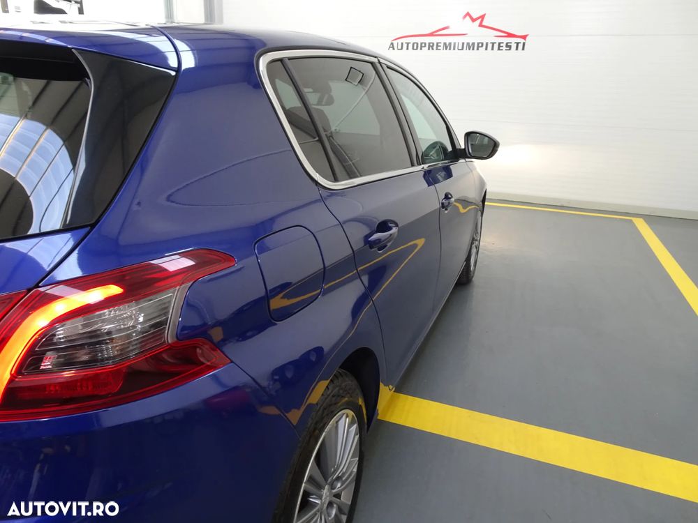 Peugeot 308 1.2 L PureTech Turbo S&S Allure - 18
