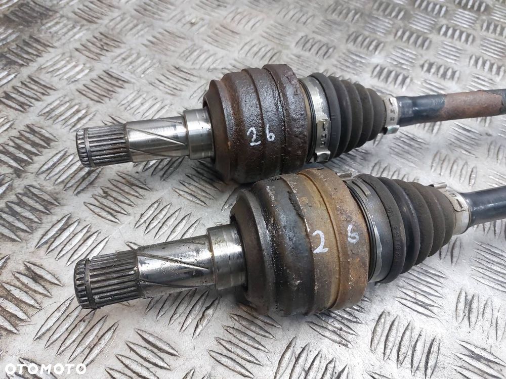 PÓŁOŚ LEWY TYŁ + PRAWY TYŁ VOLVO XC90 I 2.4 D5 30735565 - 2