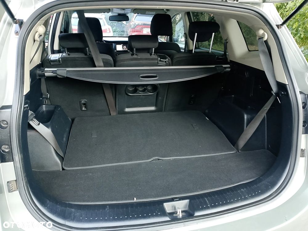 Kia Carens 1.7 CRDi M 7os EU6 - 10