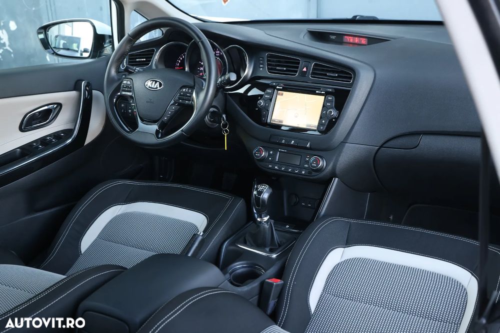 Kia Ceed 1.6 GDI Dream-Team Edition - 18