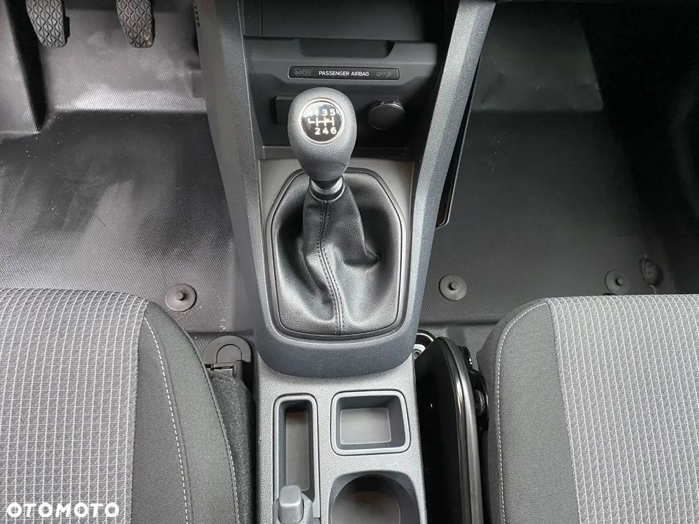 Ford Transit Courier - 13