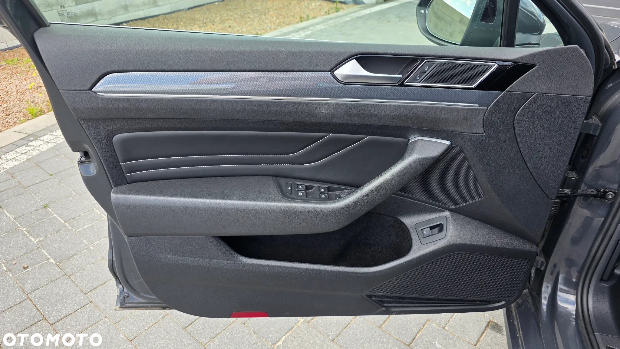 Volkswagen Passat Variant 2.0 TDI SCR DSG R-Line - 33