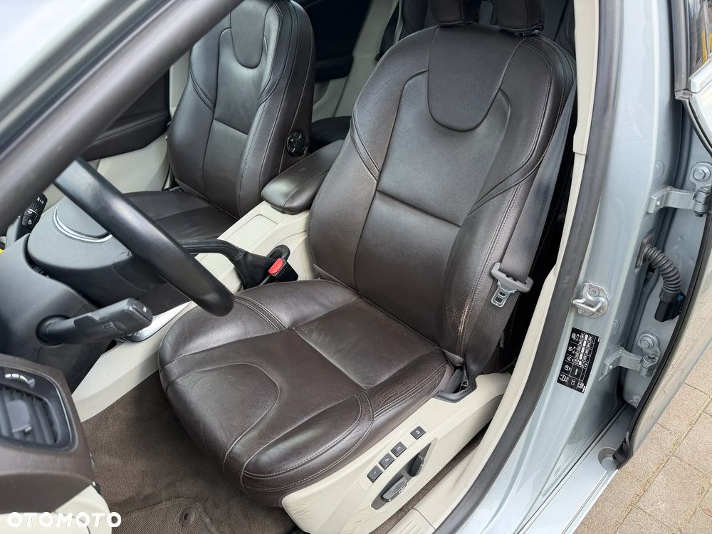Volvo V40 D2 Inscription - 11